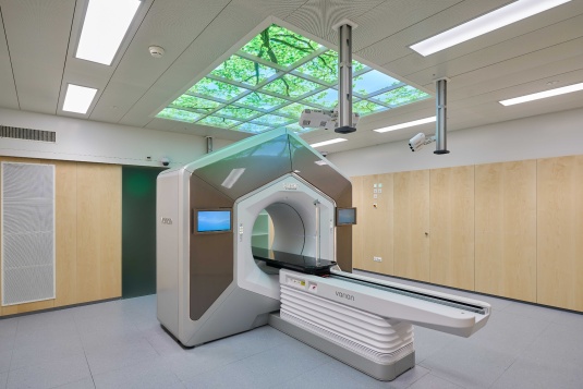 Radiotherapiegerät der neusten Generation in der Radio-Onkologie ...