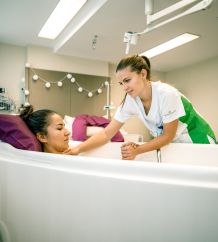 Das Frauenzentrum Bern entwickelt die Hebammen-geleitete Geburt mit PROMs weiter