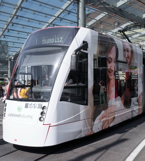 «An Ihrer Seite. Ein Leben lang.» Das neue Tram der Lindenhofgruppe  hat Fahrt aufgenommen