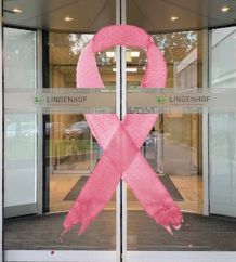 Brustzentrum Bern: Zeichen der Solidarität im internationalen Brustkrebs-Monat Oktober.