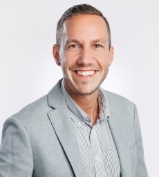  Marc Mona