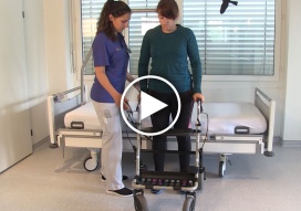 Aufstehen und Absitzen mit Rollator